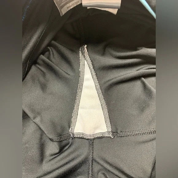 Nike Dry Fit Cropped exercise pants -Medium - Picture 6 of 11